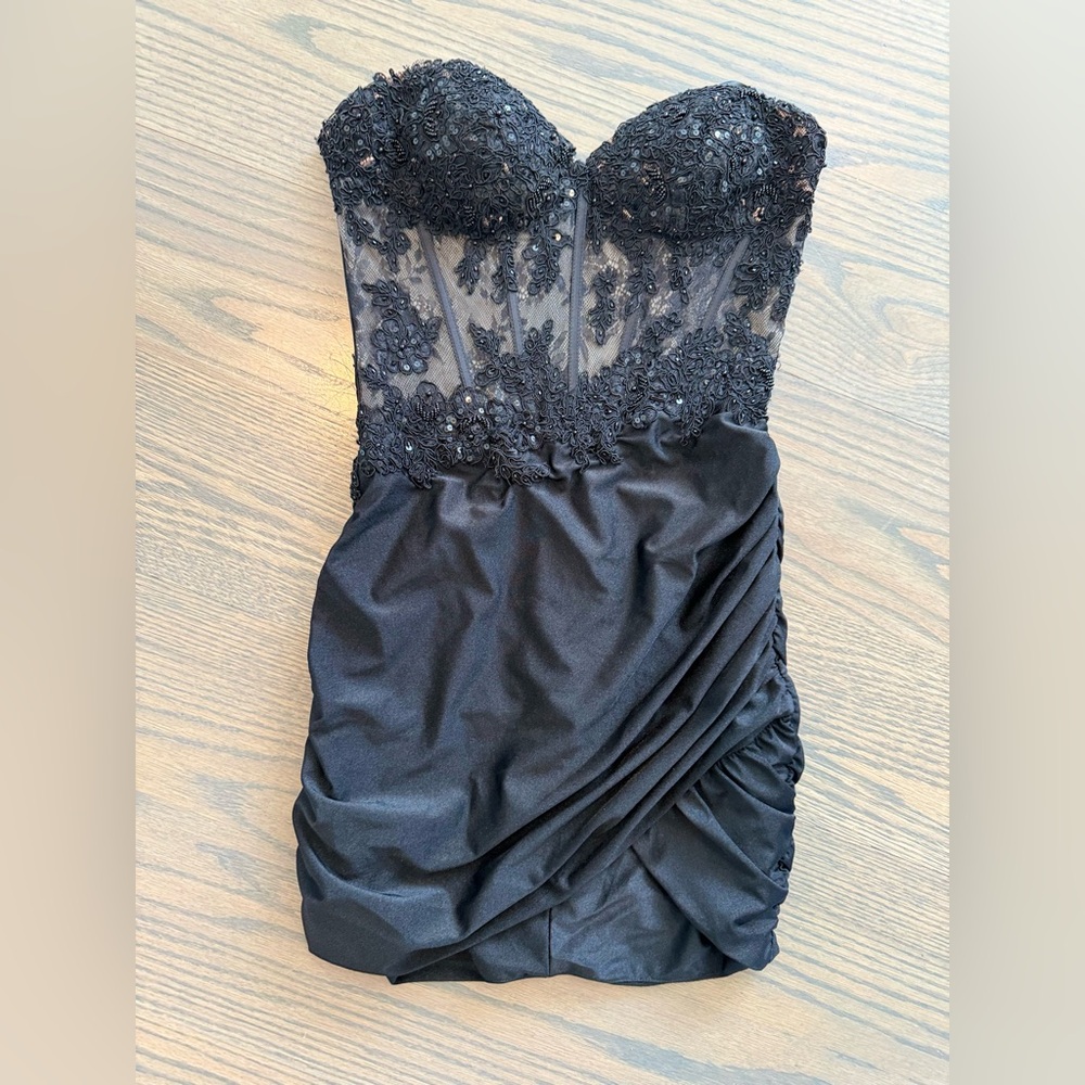 SHERRI HILL Short Sexy
Dress 54776 in Black